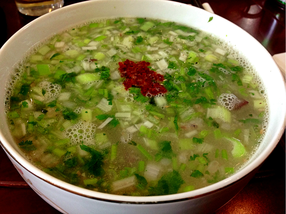 首页 美食 列表 要说家乡有啥美食,我个人一定推荐灵宝羊肉汤.
