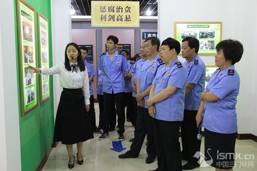 义马市工商质监局党员干部参观反腐倡廉教育基地