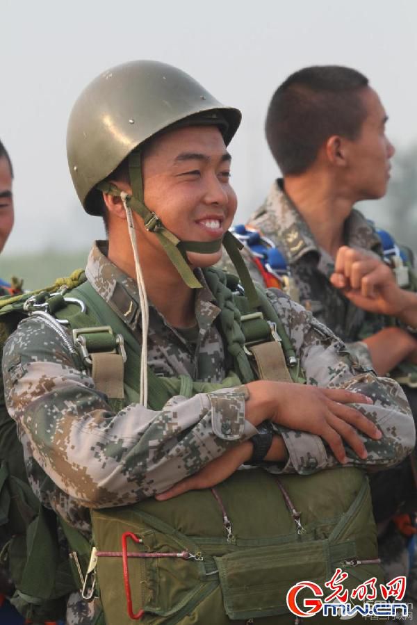 【网络媒体国防行】人物特写:“狙击兵王”诞生记