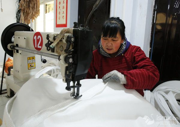 张湾乡:“扶贫车间”扶到家门口