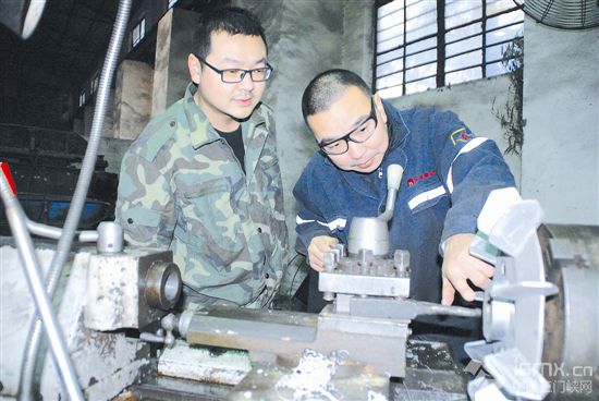 永远跟党走 青春建功业