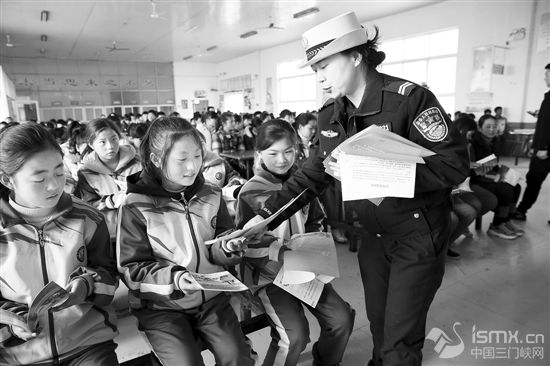 上好交通安全 “开学第一课”