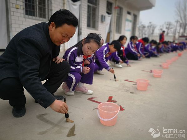 灵宝市西阎乡第一小学大力弘扬传统文化书法艺术