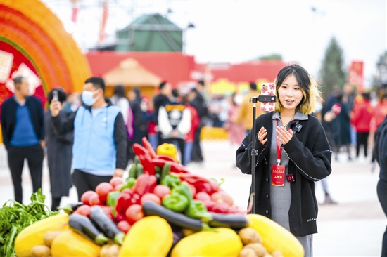 内蒙古举行“中国农民丰收节”庆祝活动