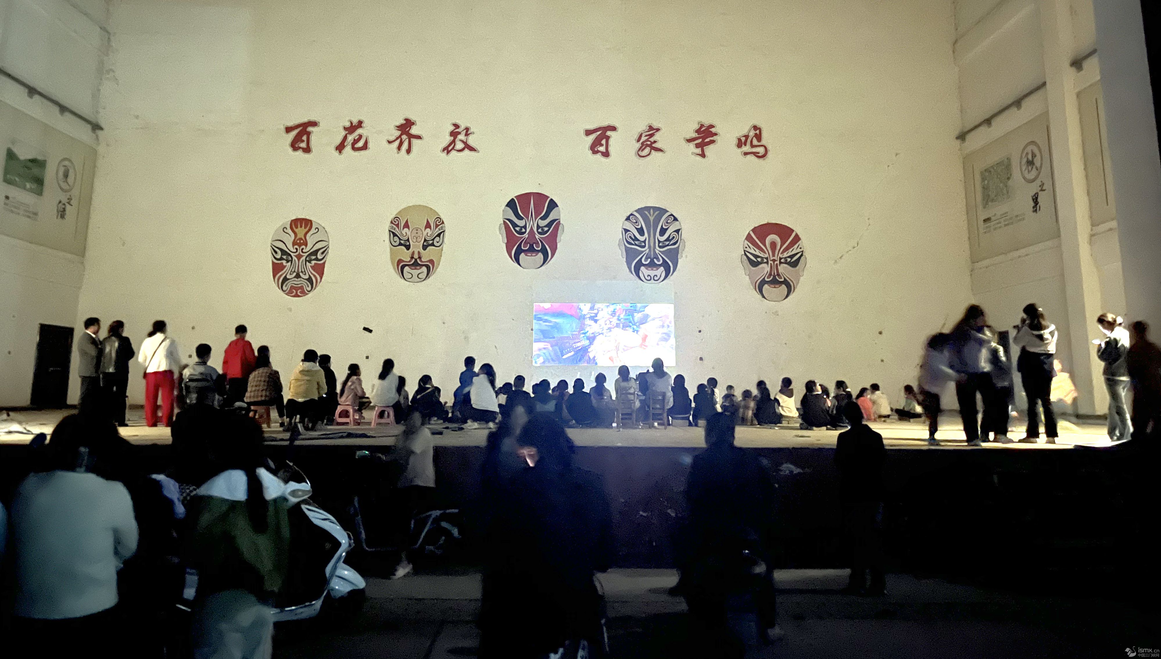 灵宝市朱阳镇：露天电影点亮老区夜 光影滋养群众新家园”