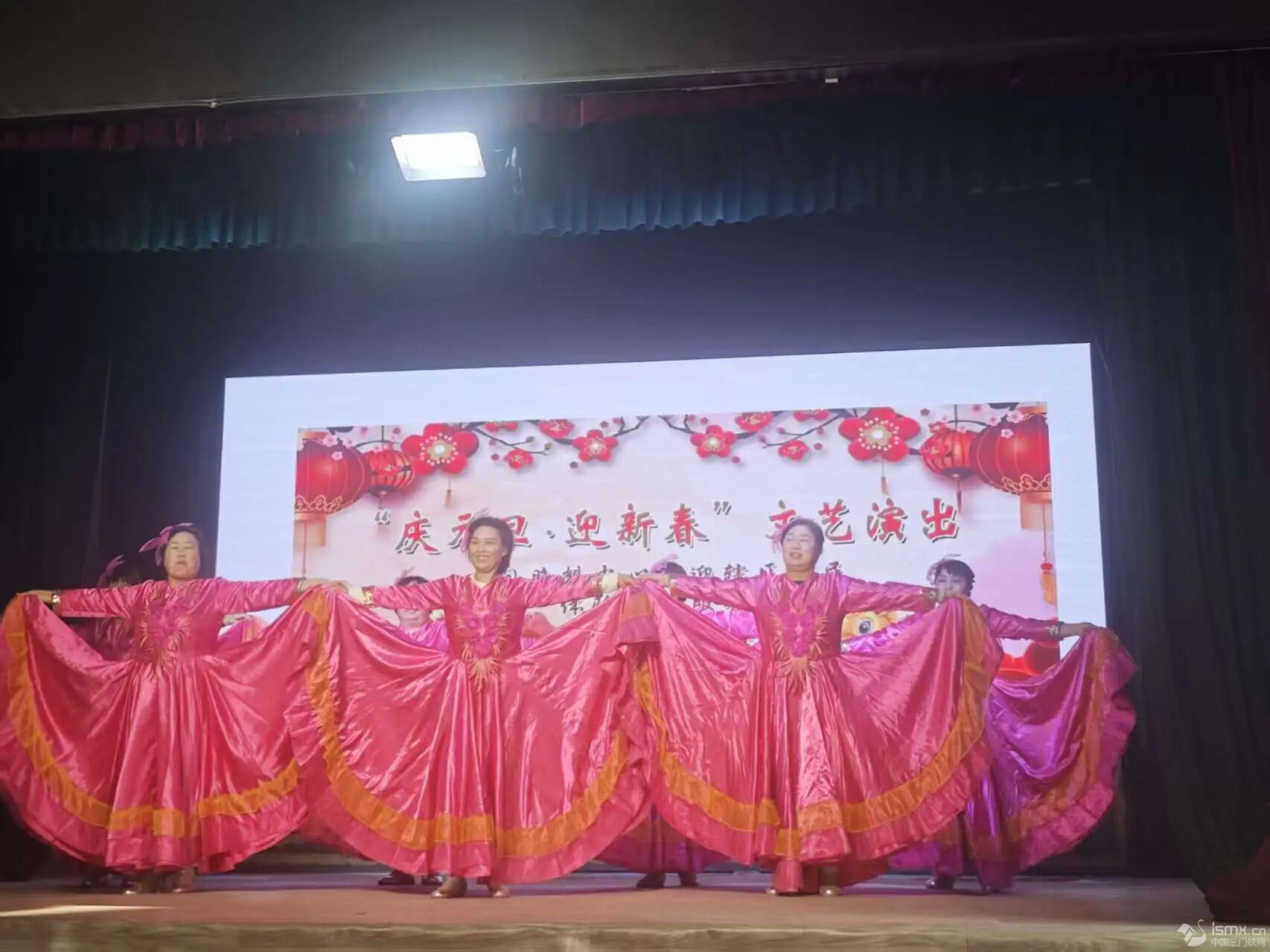 百花剧场里的“民星”大舞台