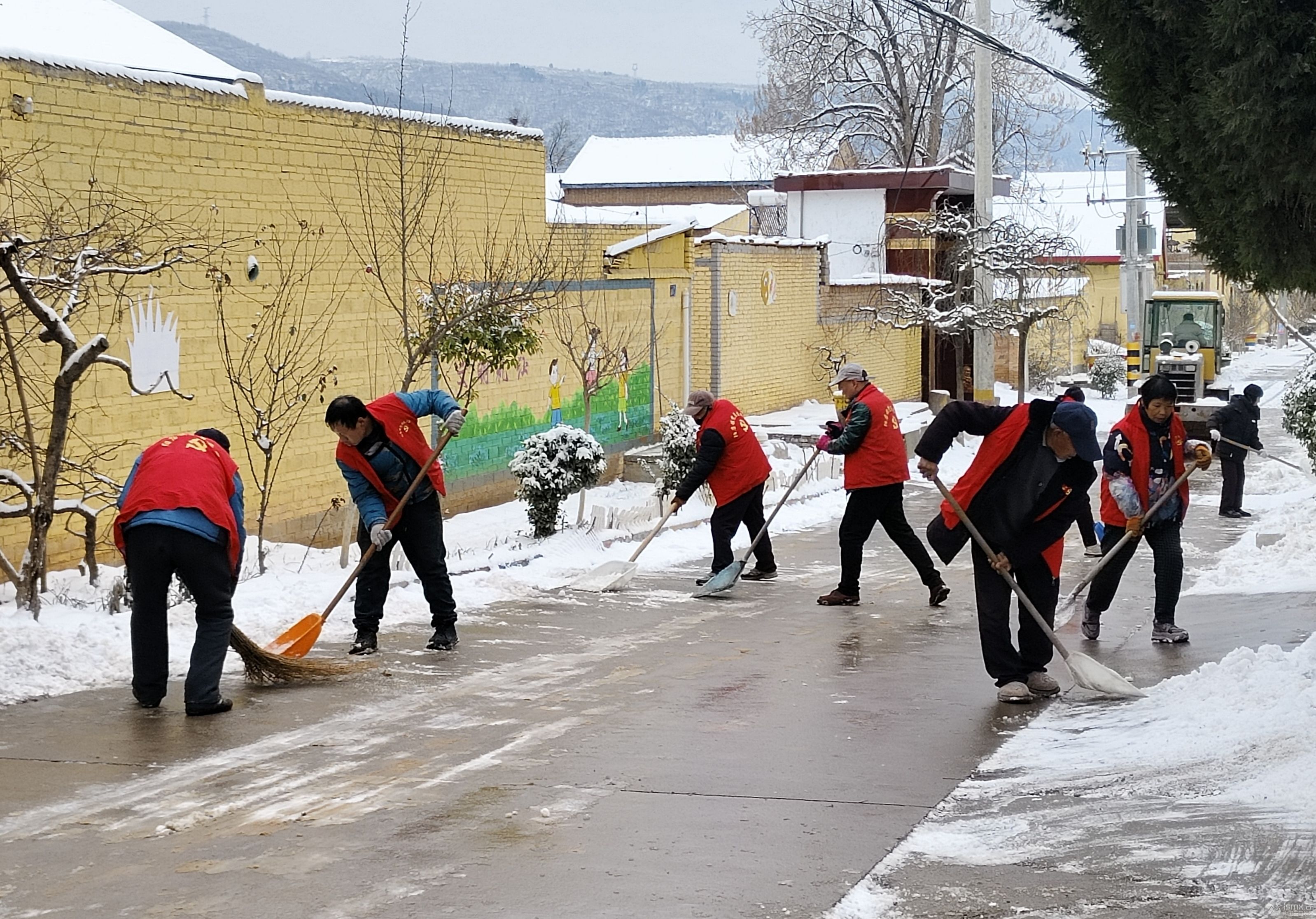 ����Ͽʾ����������ͬ�ĳ�ѩů��Ũ ����ƽ����ͨ·��