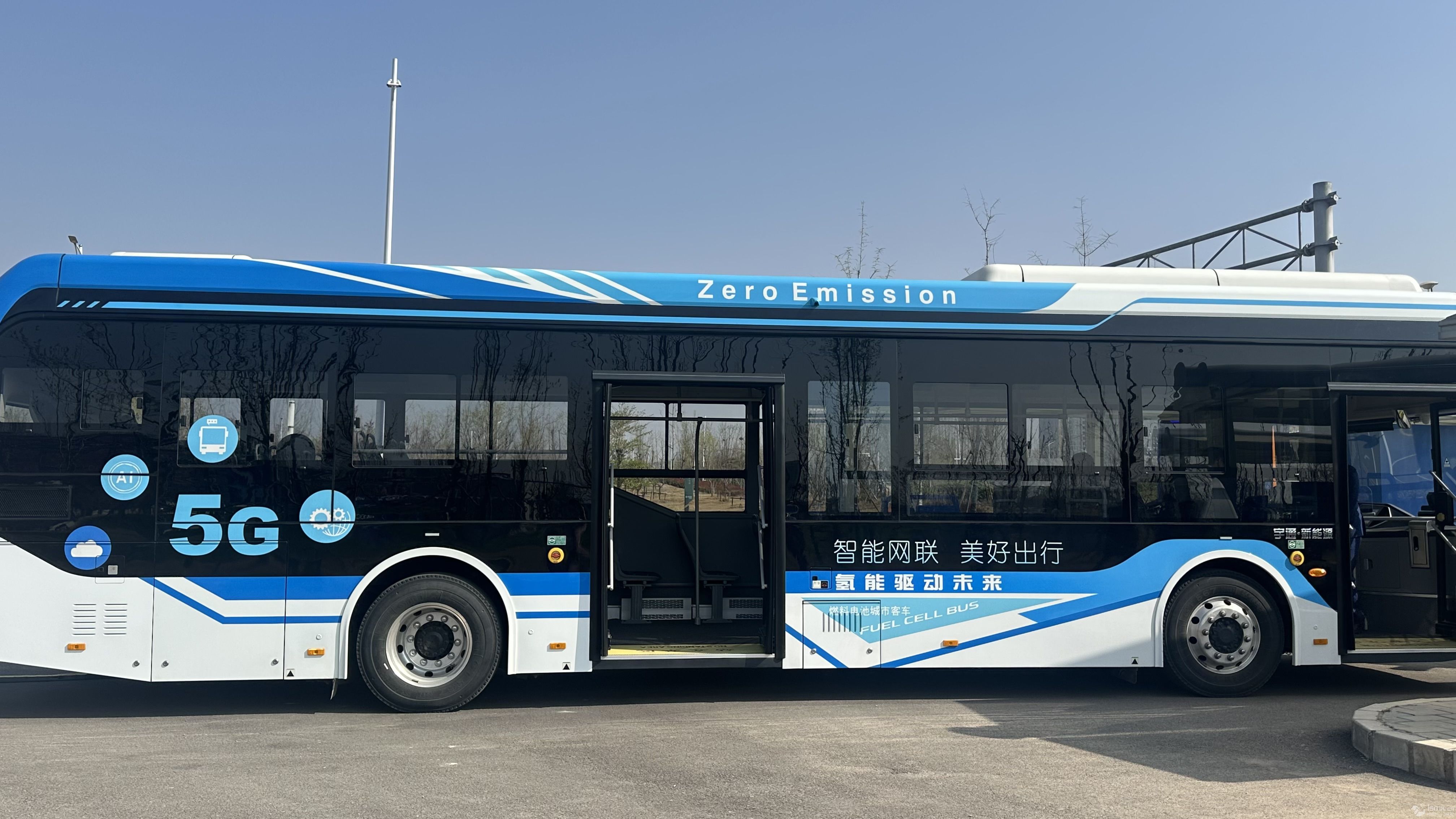 宇通新型智能巴士。人民网记者 王绍绍摄